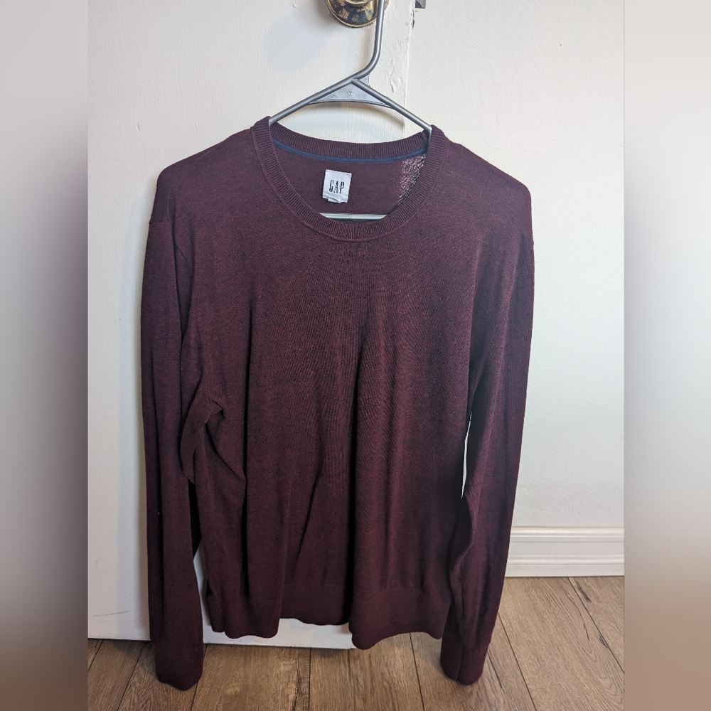 Gap sweater
